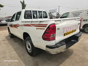 Toyota Hilux SR5 4x4 2016 White