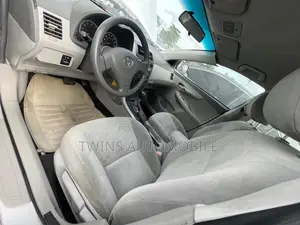 Toyota Corolla 2010 Silver