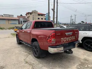 Toyota Hilux SR5+ 4x4 2018 Red