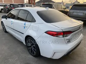 Toyota Corolla SE 2021 White