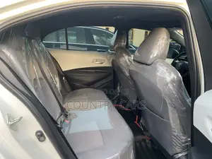 Toyota Corolla SE 2021 White