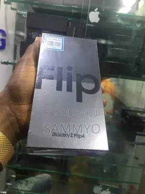 New Samsung Galaxy Z Flip4 256 GB Purple