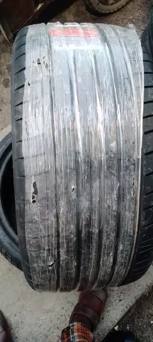275/40/20 Donlop Tire Ronflat