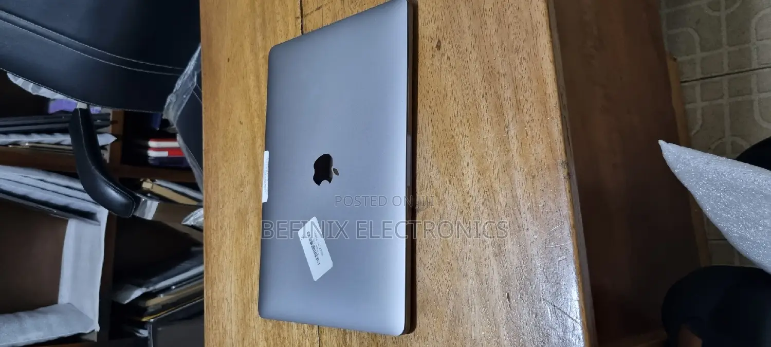Laptop Apple MacBook Pro 2020 16GB Intel Core I7 SSD 1T