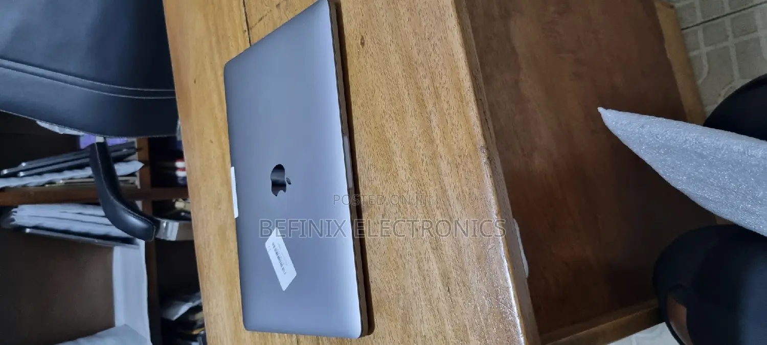 Laptop Apple MacBook Pro 2020 16GB Intel Core I7 SSD 1T