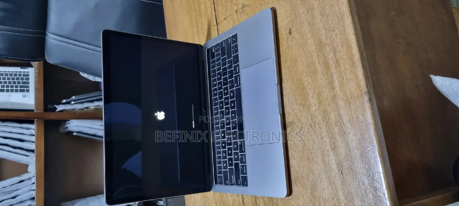 Laptop Apple MacBook Pro 2020 16GB Intel Core I7 SSD 1T