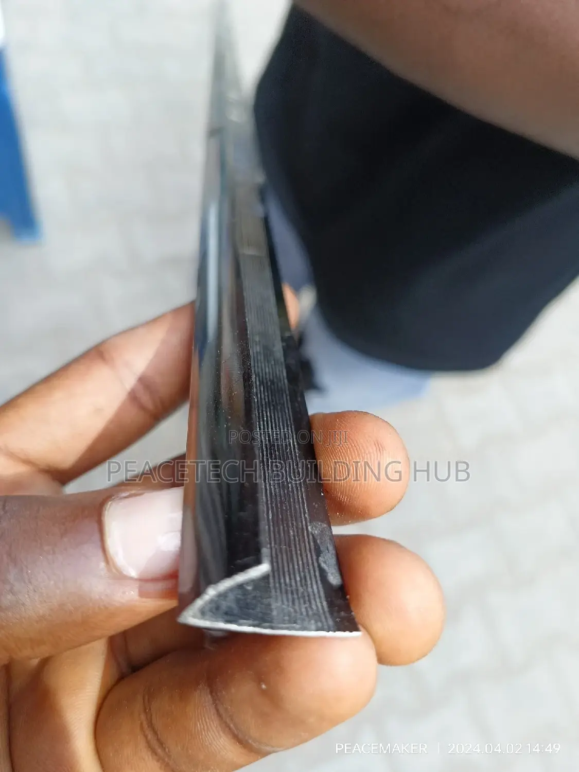 Black Curve Edge Profile