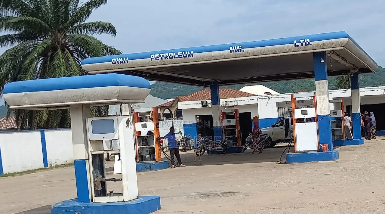 Complete Fuel Station