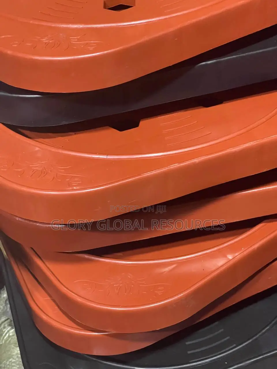 Multifunctional Load-Bearing Movable Base for Gas Cylinder