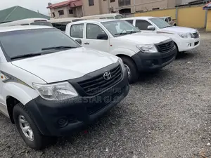 Toyota Hilux 2024 White