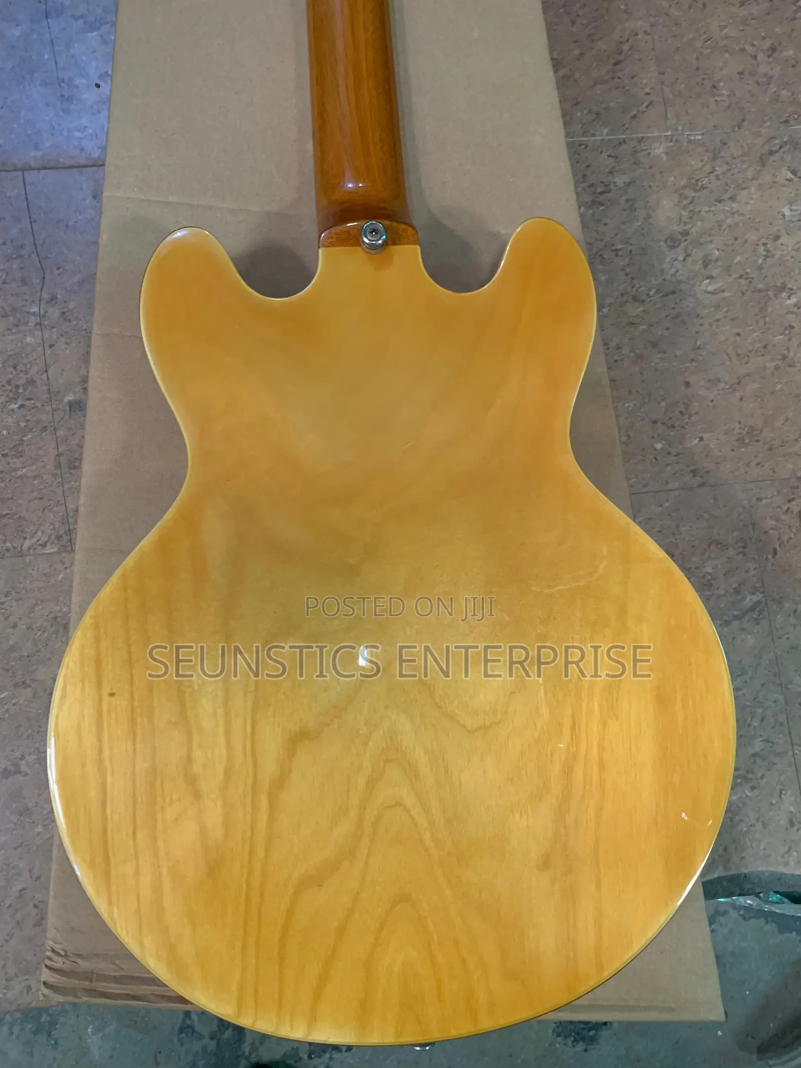 Quality Epiphone ES 399 Jazz Guitar
