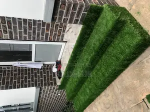 Green Grass Rugs Can Also Be Used for Outdoor Staircases