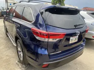 Toyota Highlander 2015 Blue