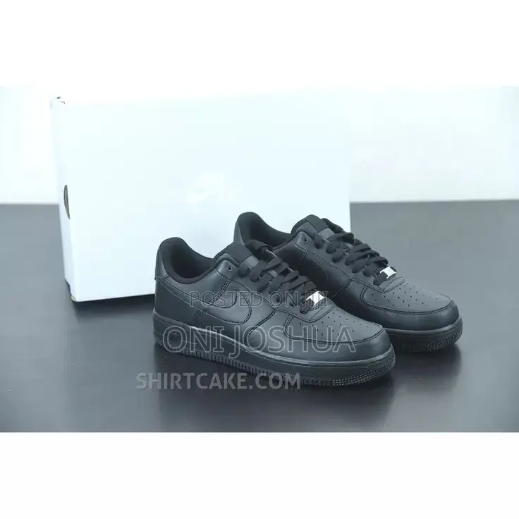 Black Nike Airforce Sneakers