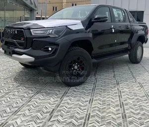 New Toyota Hilux 2024 Black