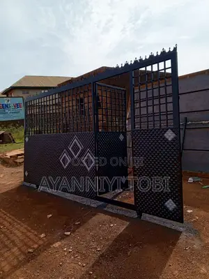 Rolling Design Half Cover Gate
