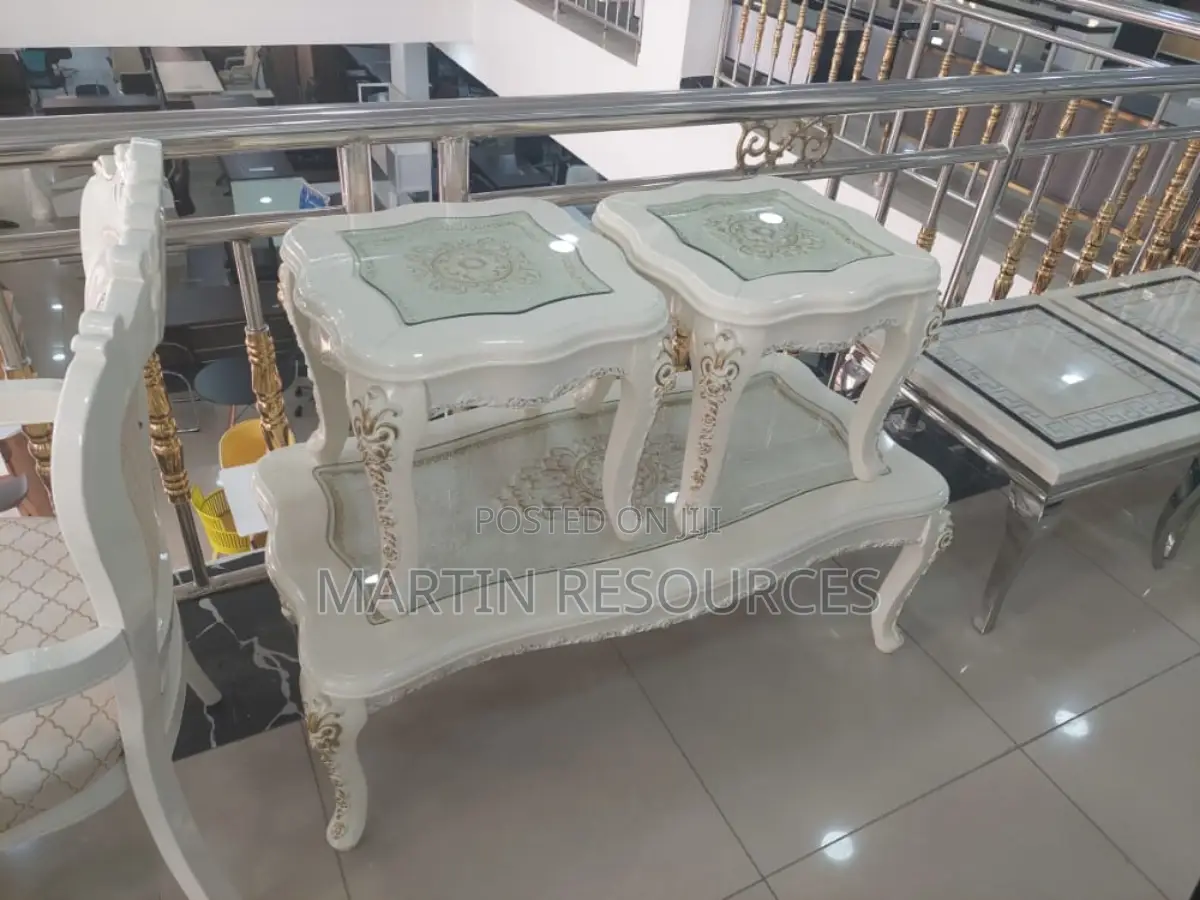 Centre Table With 2 Side Stools