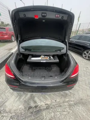 Mercedes-Benz E300 4Matic AWD Sedan (2.0L 4cyl 9A) 2017 Black