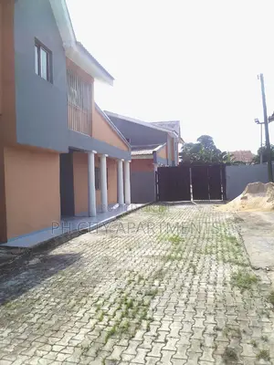 4bdrm Duplex in Old Gra Port for rent