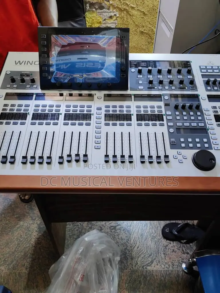 Wing Behringer Digital Mixer