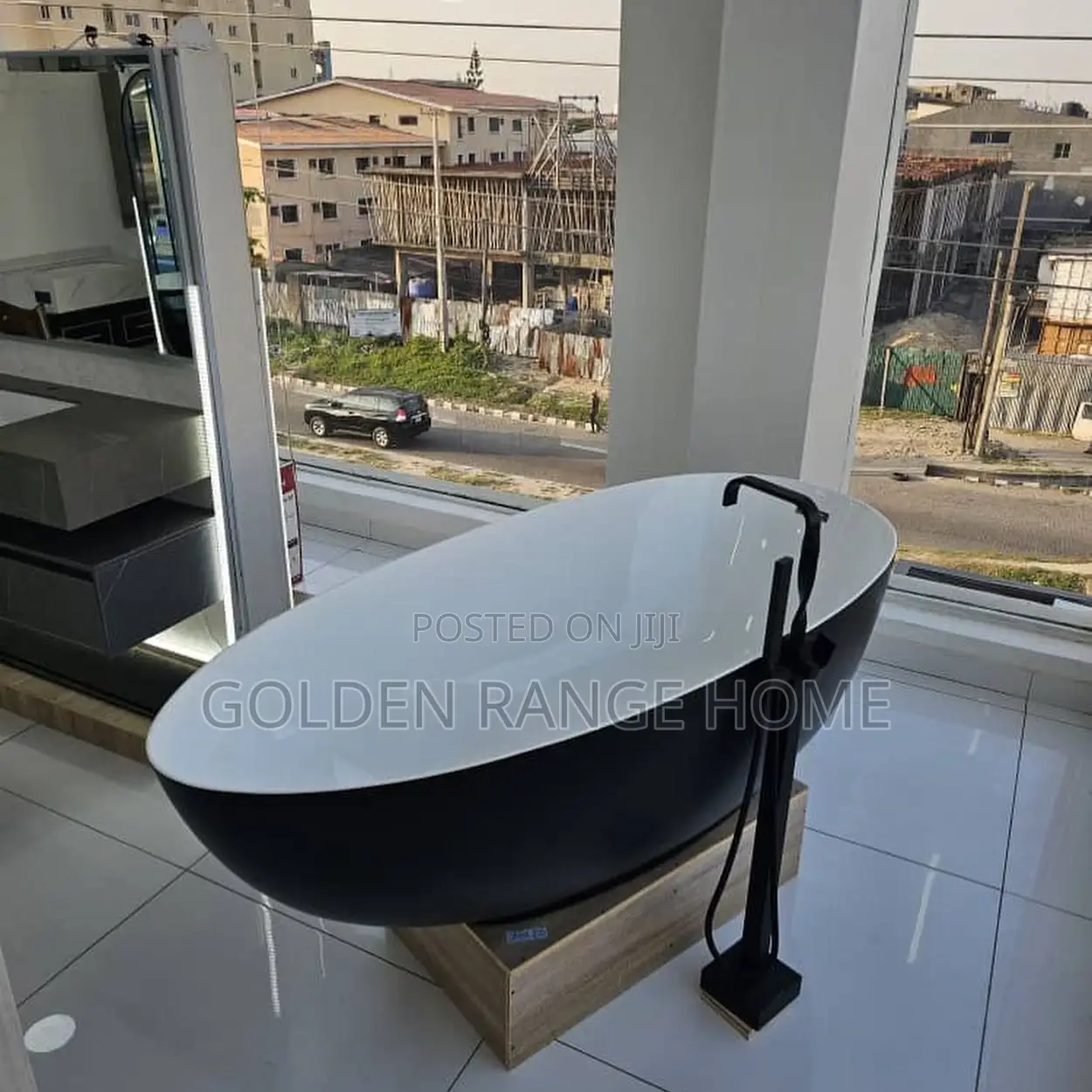 Luxury Bathtub Black White