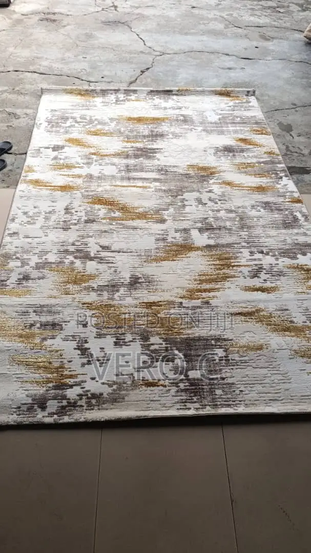 Quality Turkish Centre Rug.