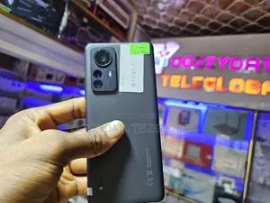 Photo - Xiaomi 12 Pro 256 GB Black