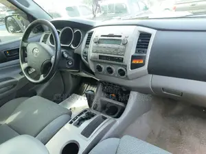 Toyota Tacoma Double Cab V6 Automatic 2011 Gold
