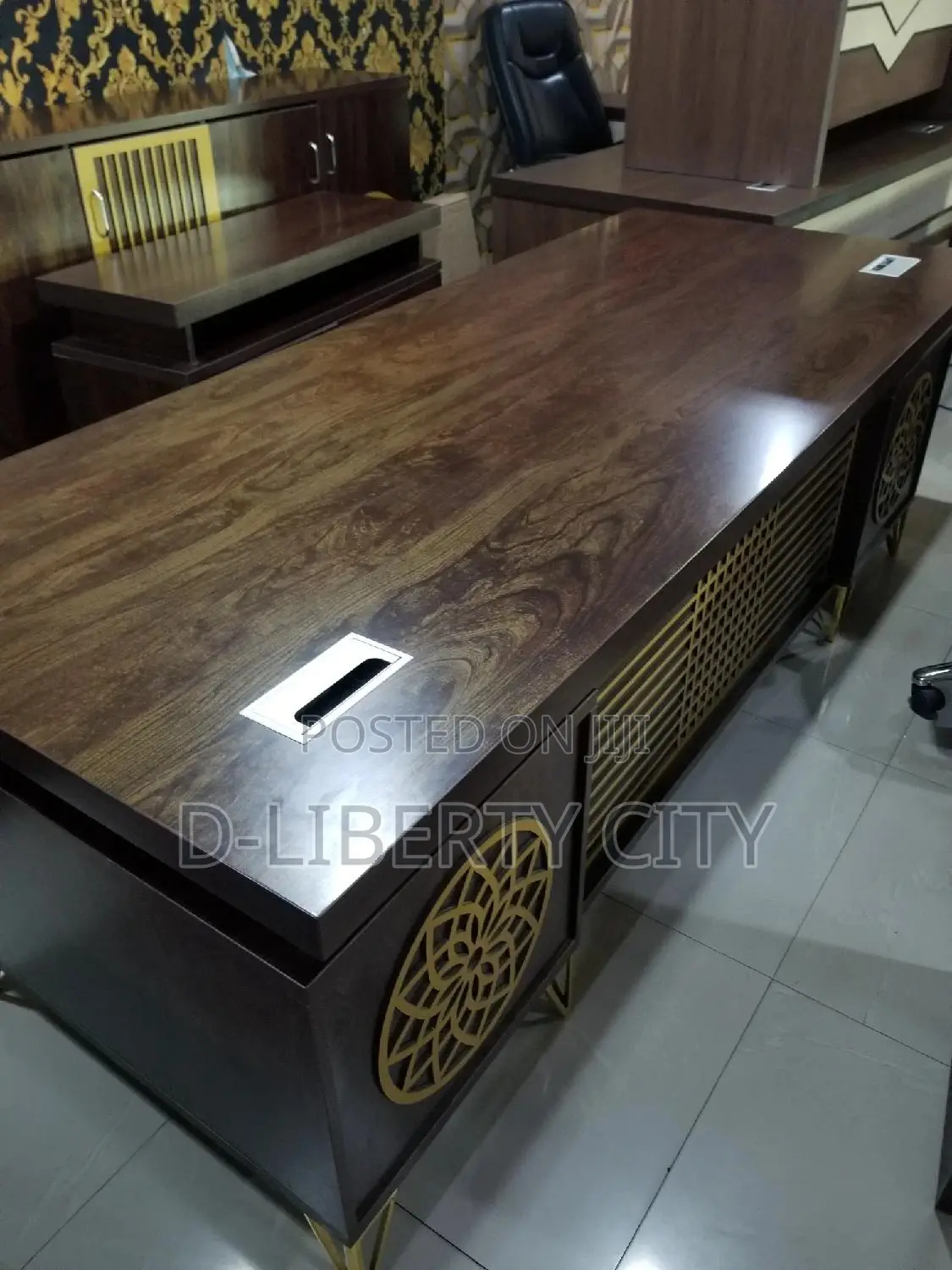 Super Design Office Table With Extension