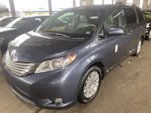 Toyota Sienna 2014 Blue