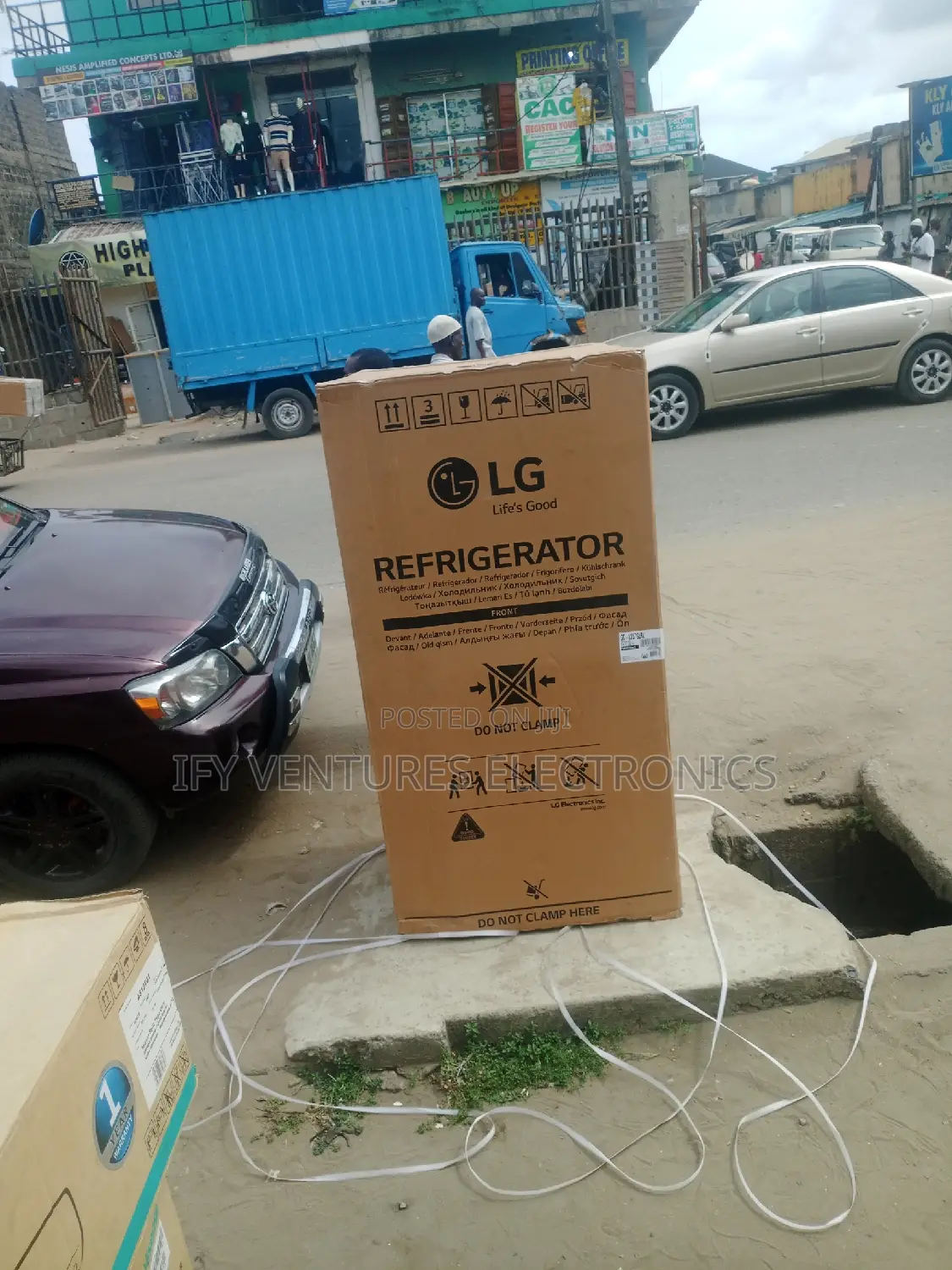 LG Side By Side Ice Maker With Dispenser Refrigerator