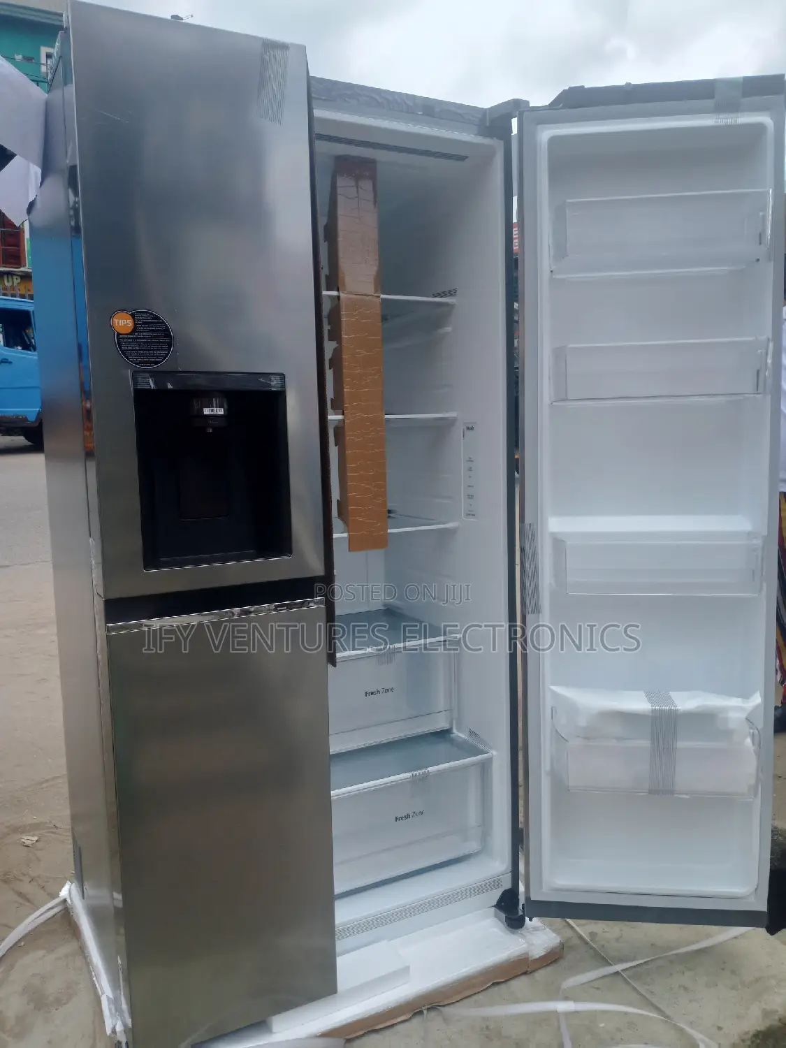 LG Side By Side Ice Maker With Dispenser Refrigerator
