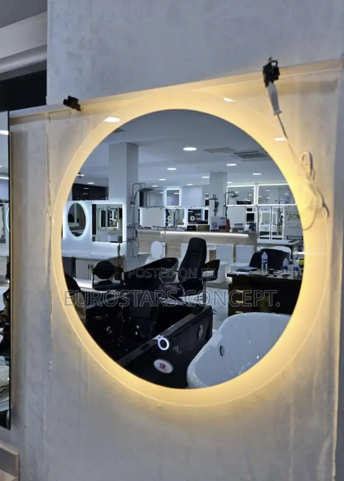Round Shape Luxury Mirror With Lights