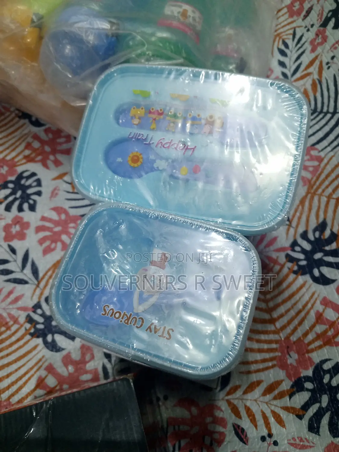 Covered Plastic Plate With Cutlery