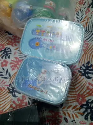 Covered Plastic Plate With Cutlery