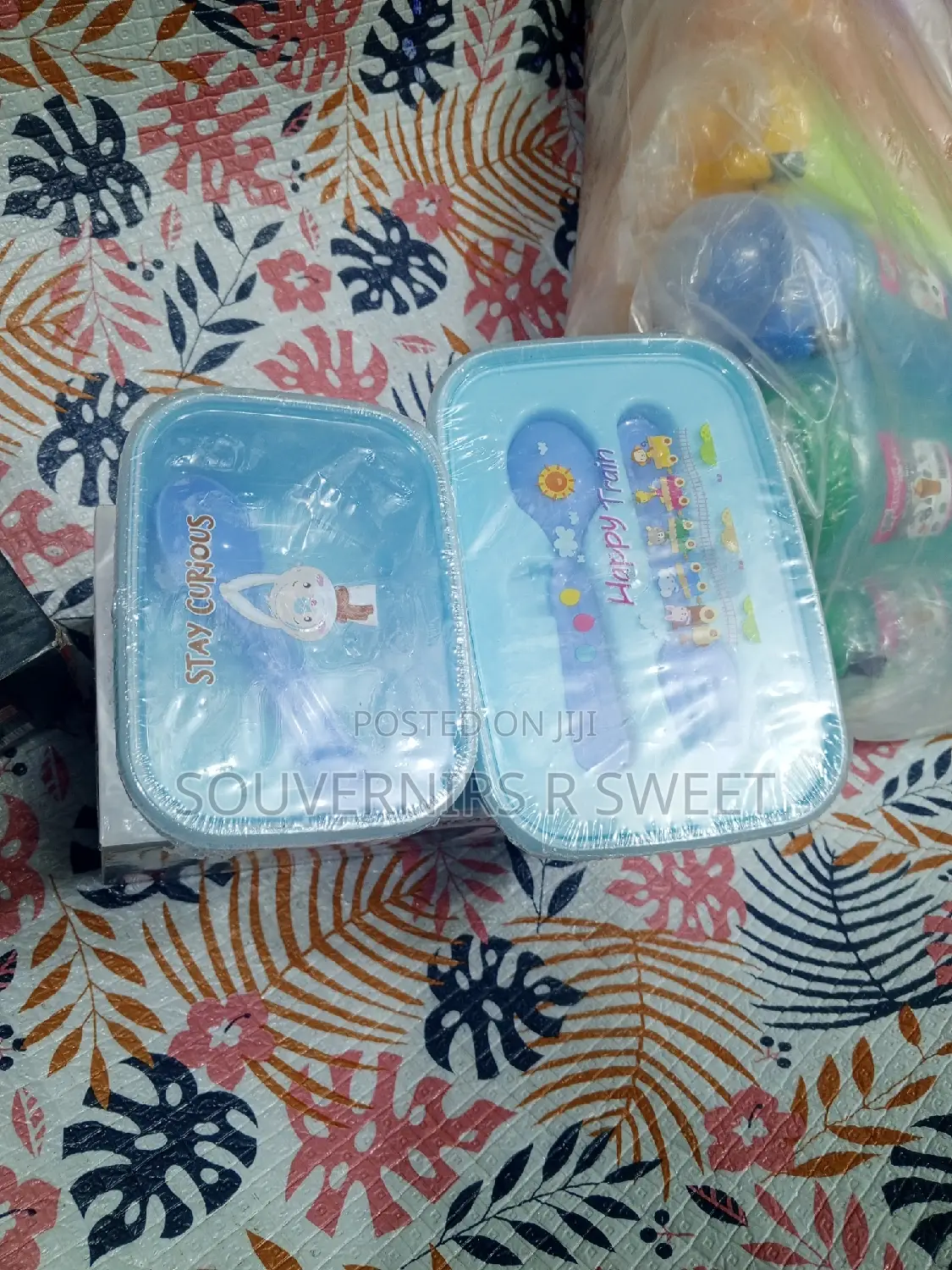 Covered Plastic Plate With Cutlery