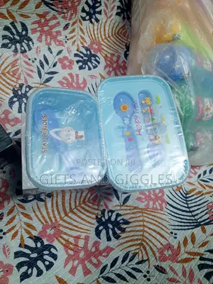 Covered Plastic Plate With Cutlery