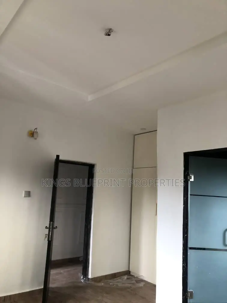 2bdrm Block of Flats in Osubi, Warri for rent