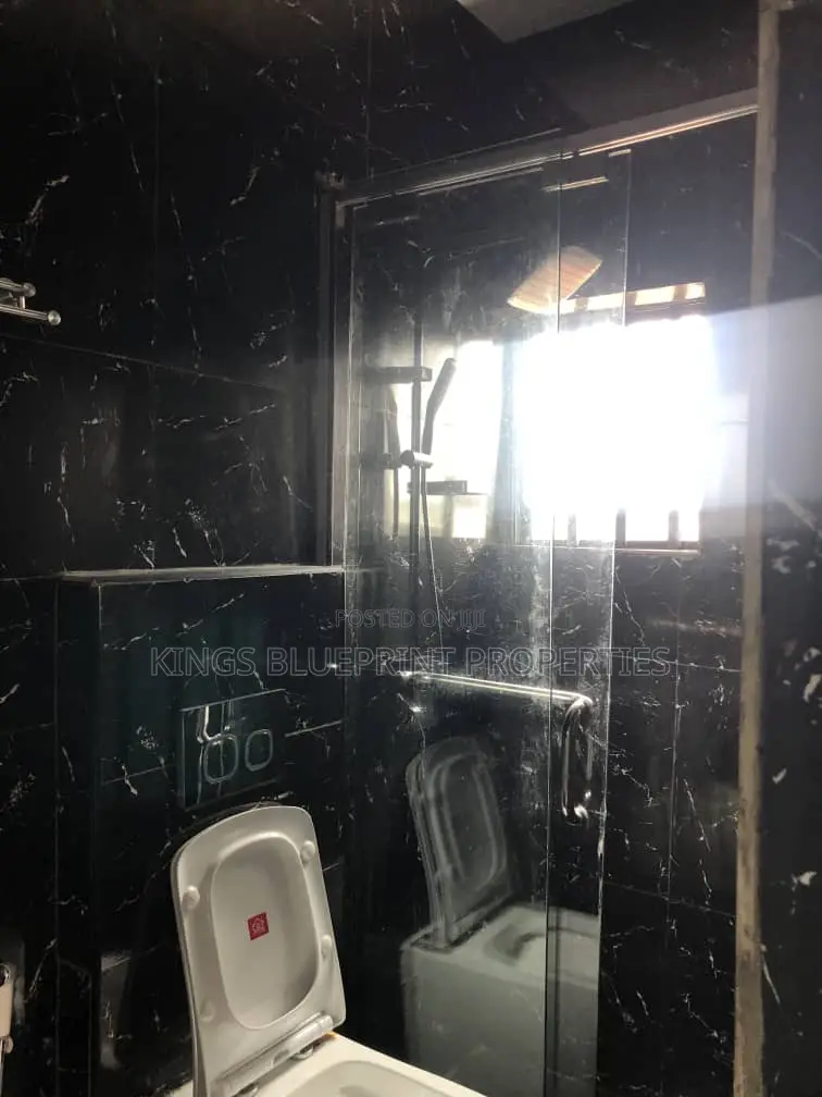 2bdrm Block of Flats in Osubi, Warri for rent
