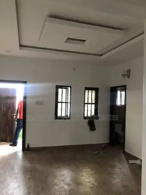 2bdrm Block of Flats in Osubi, Warri for rent