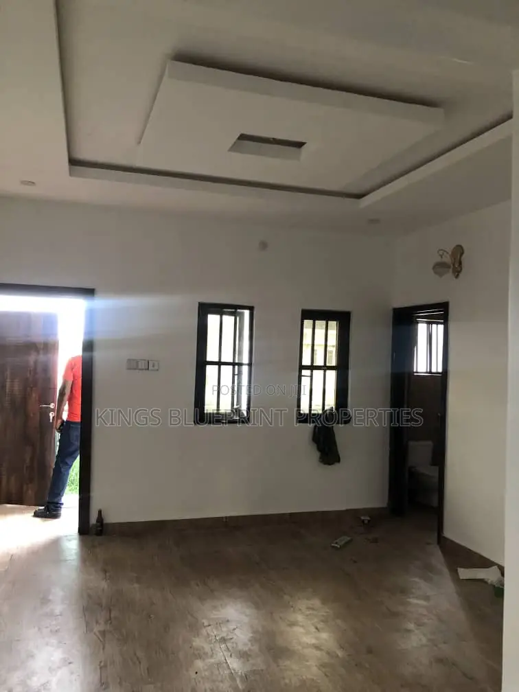 2bdrm Block of Flats in Osubi, Warri for rent