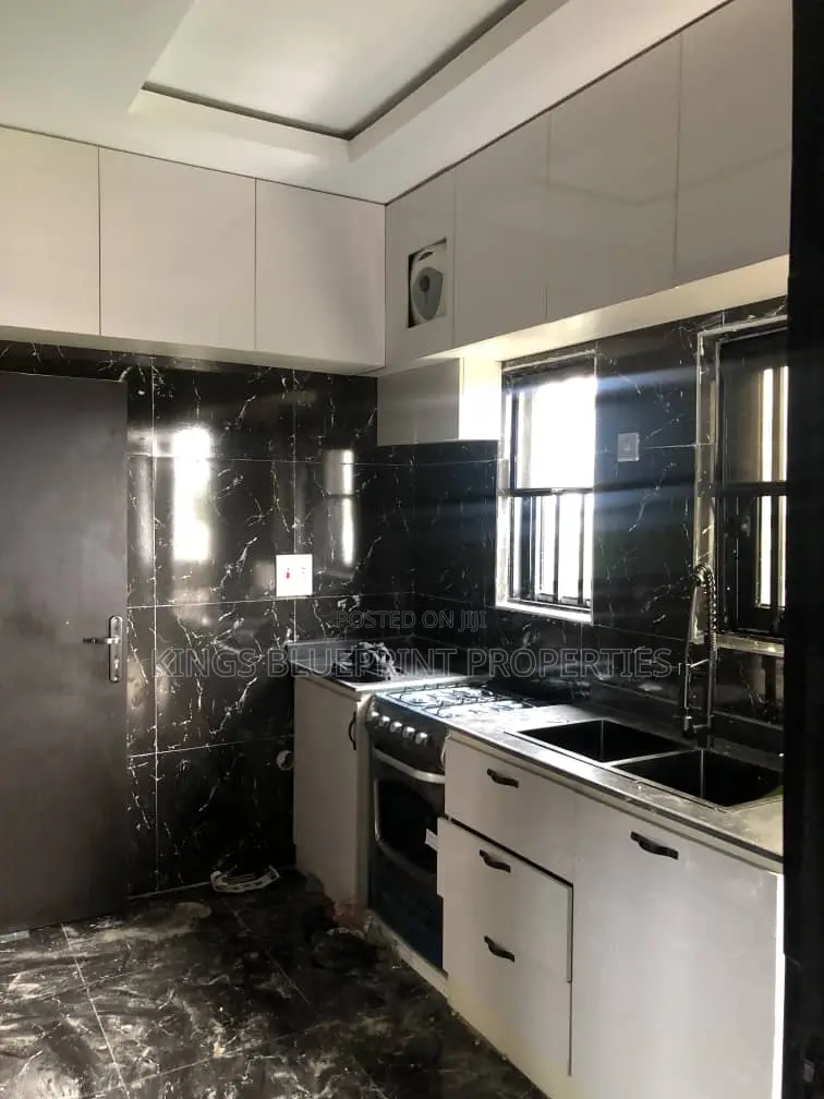 2bdrm Block of Flats in Osubi, Warri for rent