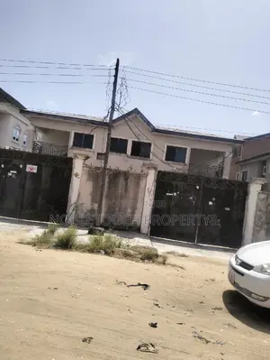 3bdrm Block of Flats in Amuwo Odofin Lagos for sale