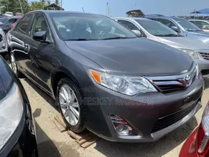 Toyota Camry XLE 4dr Sedan (2.5L 4cyl 6A) 2013 Gray