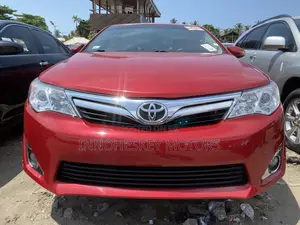 Toyota Camry XLE 4dr Sedan (2.5L 4cyl 6A) 2013 Red