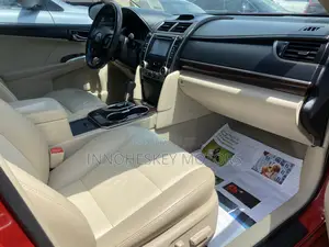 Toyota Camry XLE 4dr Sedan (2.5L 4cyl 6A) 2013 Red