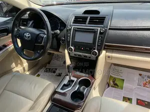 Toyota Camry XLE 4dr Sedan (2.5L 4cyl 6A) 2013 Red