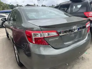 Toyota Camry LE 4dr Sedan (2.5L 4cyl 6A) 2013 Green