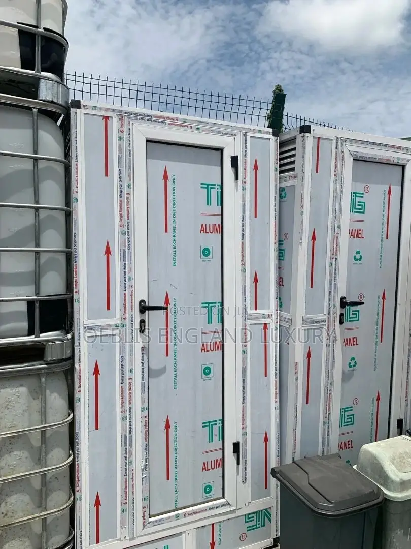 Mobile Toilet With Complete Components