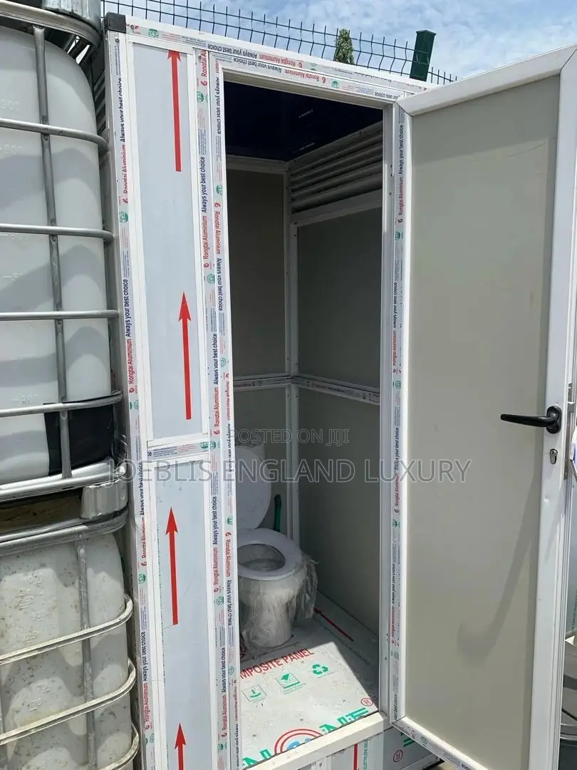 Mobile Toilet With Complete Components